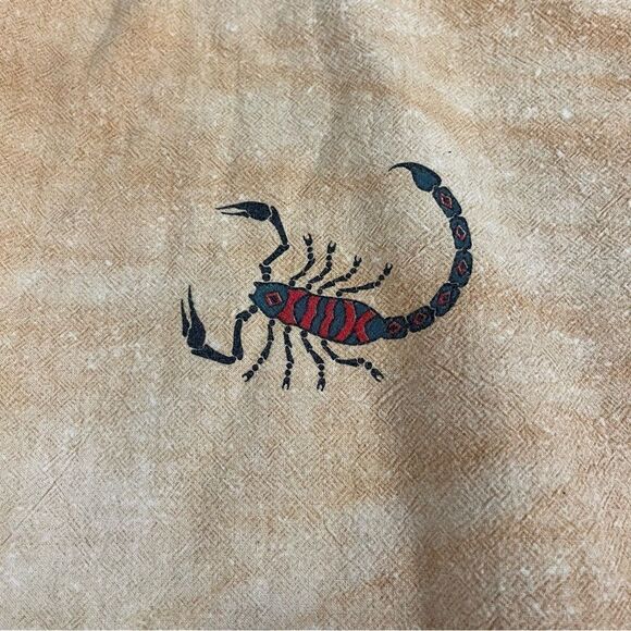 Lifestyles pull over shirt, long sleeve, scorpions on back, lightweight fabric. - Picture 2 of 9